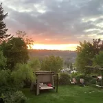 Doppelzimmer mit neuem Bad im Souterrain der Villa Naturpark