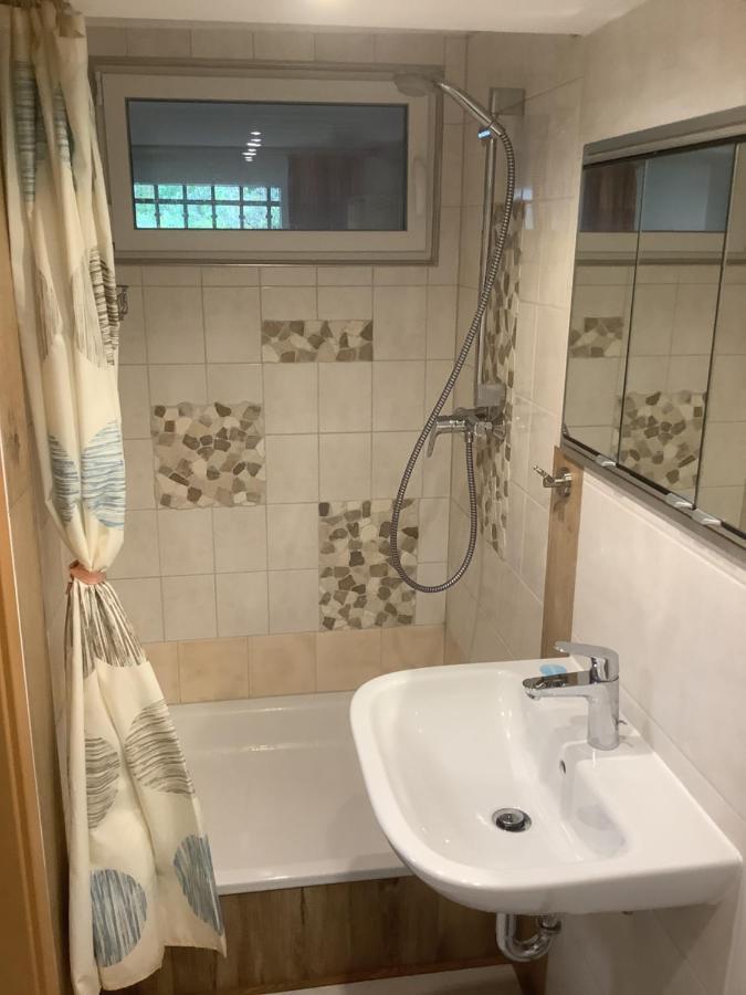 Doppelzimmer Mit Neuem Bad Im Souterrain Der Naturpark Apartment
